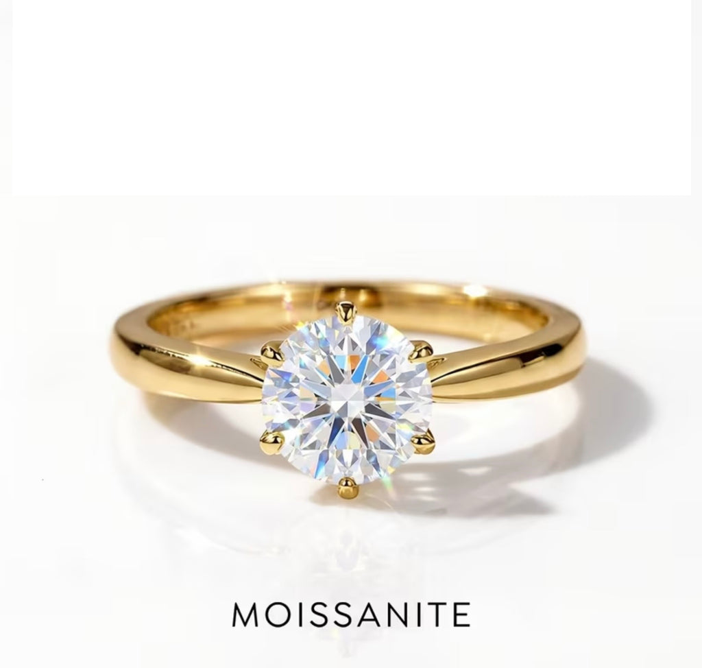 Sparkling 0.5/1 Carat Moissanite Ring